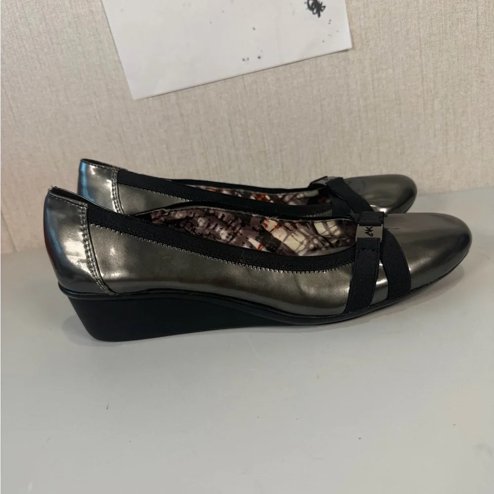 Anne Klein Sport Womens AKDefinitely gray/ Black‎ Patent Wedge Pump US 10M